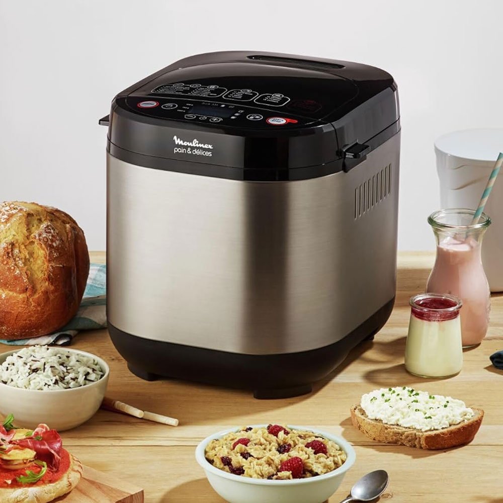 Panificadora Moulinex Pain & Délices con desayuno completo en cocina moderna