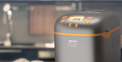 Panificadora Imetec La Panetteria+Zeroglu en cocina moderna con panecillos recién hechos